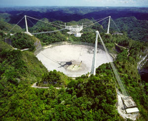 Arecibo - das Weltraumteleskop, das mit "Contact" zuletzt im Kino war (Bild: NAIC - Arecibo Observatory, a facility of the NSF).