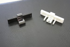 Handgefertigter (links) und 3D-gedruckter Prototyp: Schneller und näher am realen Bauteil.