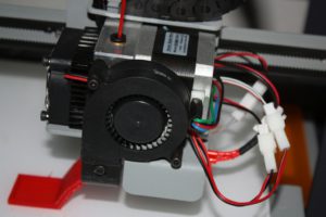 Fanghaken: Die Kabel am Hotend sollten besser aufgeräumt werden.