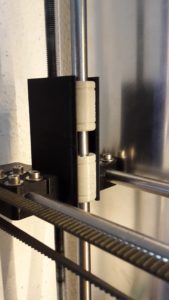 Die Igus-Lager passen in - maßlich sauber gedruckte - 3D-Druckteile für LM8UU-Lager.