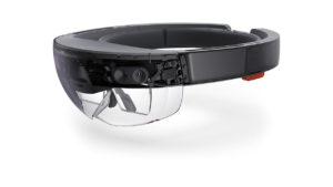 Hololens hat durchsichtige Gläser, durch die die Realität sichtbar ist (Bild: Microsoft).